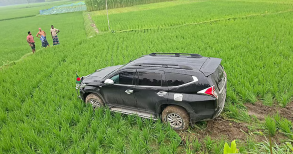 জনপ্রশাসন ও খাদ্য প্রতিমন্ত্রী আব্দুল বারী ও তাঁর স্ত্রী’কে বহনকারী গাড়ির ধাক্কায় আহত ফিরোজা বেগম (৬০) চিকিৎসাধীন অবস্থায় মারা গেছেন।