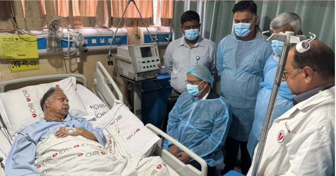 হাসপাতালে ভর্তি বিদ্যুৎ ও জ্বালানিমন্ত্রী ইকবাল হাসান মাহমুদকে দেখতে গিয়েছেন রাষ্ট্রপতি মির্জা ফখরুল ইসলাম আলমগীর।