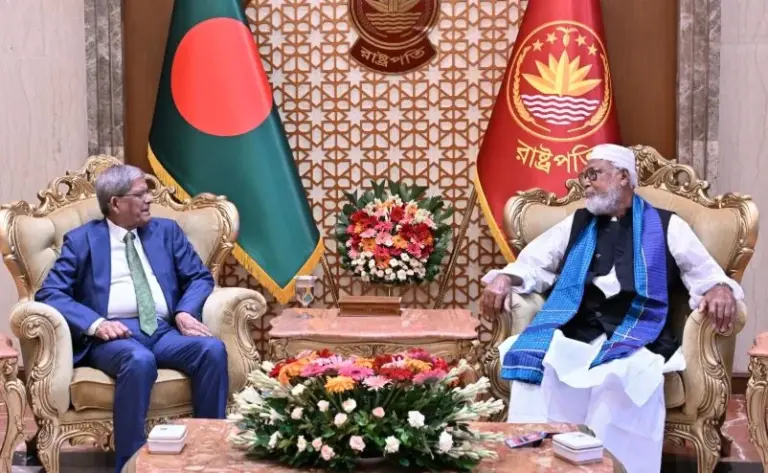 রাষ্ট্রপতির সঙ্গে বীর মুক্তিযোদ্ধা কাদের সিদ্দিকীর সৌজন্য সাক্ষাৎ