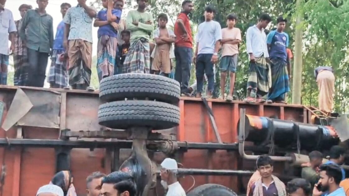 কুড়িগ্রামে ট্রাক্টরের ধাক্কায় অটোরিকশার ৫ যাত্রী নিহত