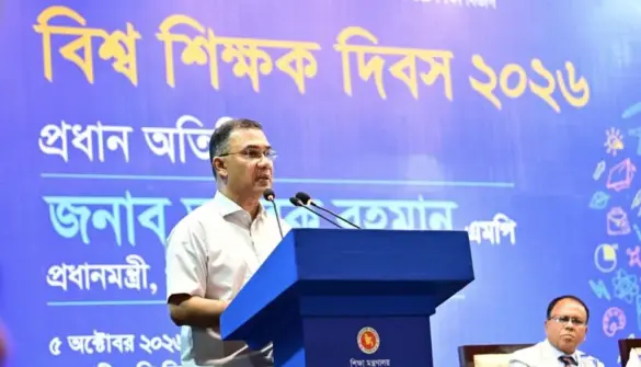 সোমবার রাজধানীর ওসমানী স্মৃতি মিলনায়তনে বিশ্ব শিক্ষক দিবস উপলক্ষে জাতীয় পর্যায়ের ‘গুণী শিক্ষক সম্মাননা’ প্রদান অনুষ্ঠানে বক্তব্য দেন প্রধানমন্ত্রী তারেক রহমান। ছবি : পিএমও
