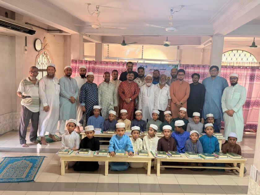 মাদ্রাসার শিক্ষার্থীদের শিক্ষা সামগ্রী দিল জেসিআই ঢাকা ইউনাইটেড