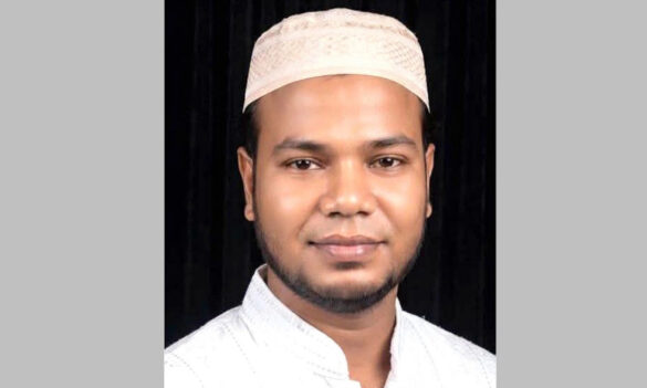 চুয়াডাঙ্গায় ট্রাক্টর ও মোটরসাইকেলের মুখোমুখি সংঘর্ষে মো. শাহজাহান আলী (৪০) নামে এক কলেজপ্রভাষক নিহত হয়েছেন।