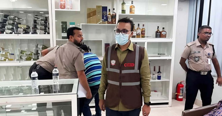 সালমান মুক্তাদিরের শ্বশুরের ৪ মদের গুদাম সিলগালা
