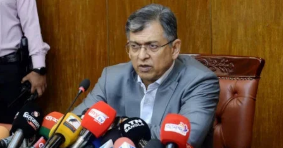 চট্টগ্রাম জেলরা সীতাকুণ্ড উপজেলায় জঙ্গল সলিমপুরে সারদার মতো পুলিশ একাডেমি করা হবে বলে জানিয়েছেন স্বরাষ্ট্রমন্ত্রী সালাহউদ্দিন আহমদ।