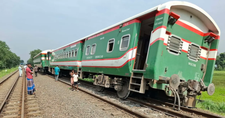 টাঙ্গাইলে ট্রেন লাইনচ্যুত, ৬ ঘণ্টা পর রেল যোগাযোগ স্বাভাবিক