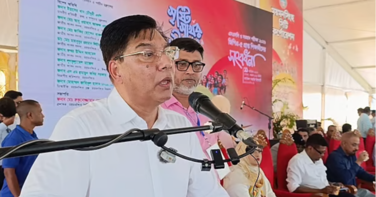 দেশে বিমানবহরে ২০০টির বেশি উড়োজাহাজ দেখতে চান বেসামরিক বিমান পরিবহন ও পর্যটনমন্ত্রী এম রশিদুজ্জামান মিল্লাত।