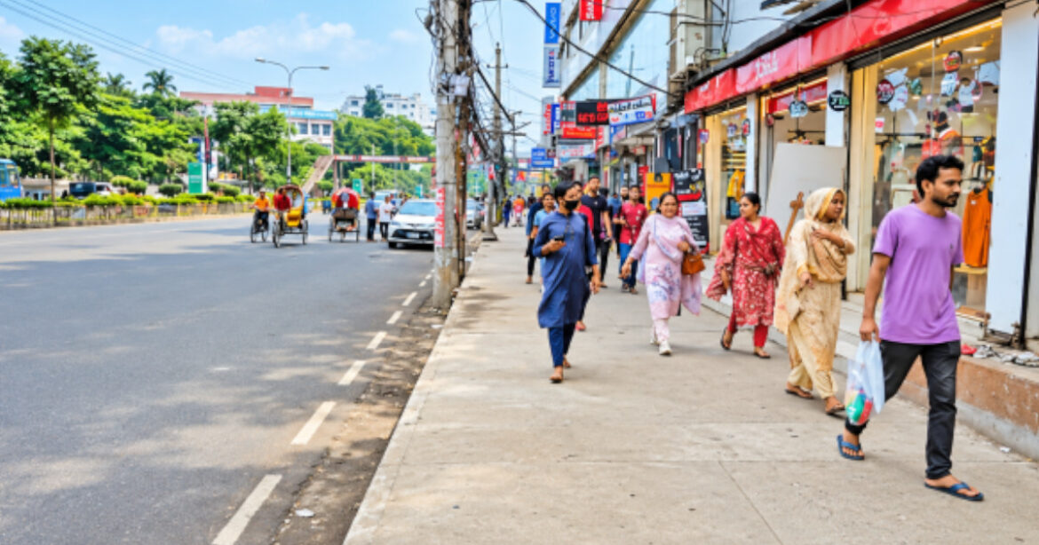 হকার উচ্ছেদ অভিযানকে কেন্দ্র করে সংঘর্ষ, অগ্নিসংযোগ ও ভাঙচুরের পর বদলে গেছে রাজধানীর মিরপুর-১০ এলাকার চিত্র।