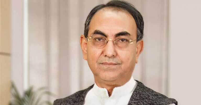 চিকিৎসা শেষে দেশে ফিরলেন মির্জা আব্বাস