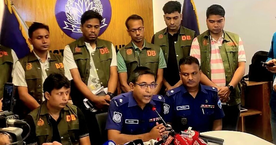 কুমিল্লার লালমাইয়ে সপ্তম শ্রেণির শিক্ষার্থী জান্নাতুল তাজমিনকে ধর্ষণের পর গলায় গামছা পেঁচিয়ে শ্বাসরোধে হত্যা করা হয়েছে বলে জানিয়েছে পুলিশ।