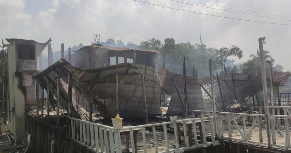 একই পরিবারের ৬ জন নিহত, দোতলা থেকে লাফ দিয়ে বাঁচলেন আশিকুল