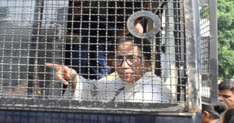দিল্লিতে মমতা বন্দ্যোপাধ্যায় আটক