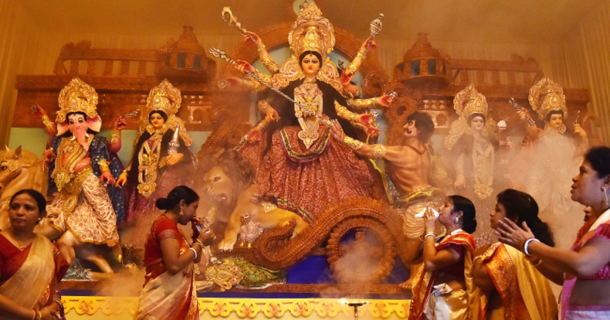 শারদীয় দুর্গোৎসব শুরু, আজ মহাষষ্ঠী