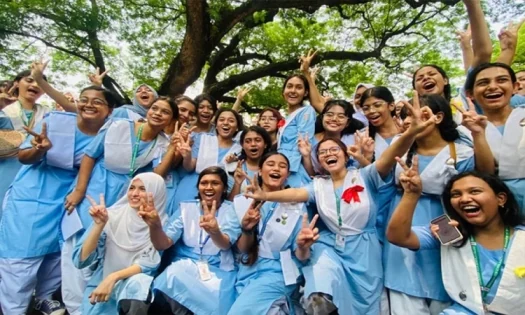 এইচএসসিতে ছাত্রদের চেয়ে ৬৬,৩৭১ জন বেশি ছাত্রী উত্তীর্ণ
