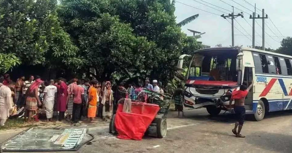 ময়মনসিংহে বাস ও সিএনজিচালিত অটোরিকশার সংঘর্ষে একই পরিবারের চার জনসহ সাতজন নিহত হয়েছেন।